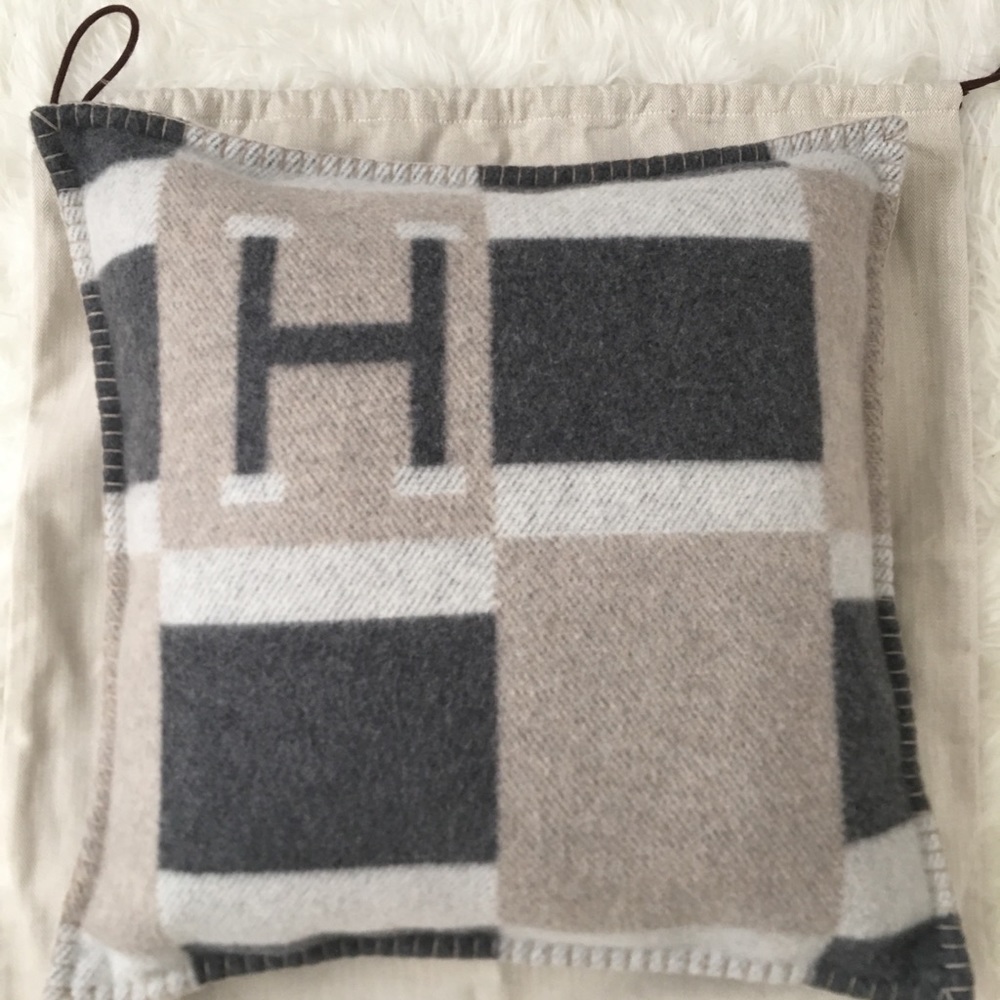 Hermes Avalon PM pillows